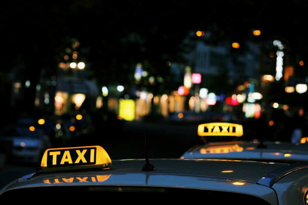 Taxi borden buiten gloeiend